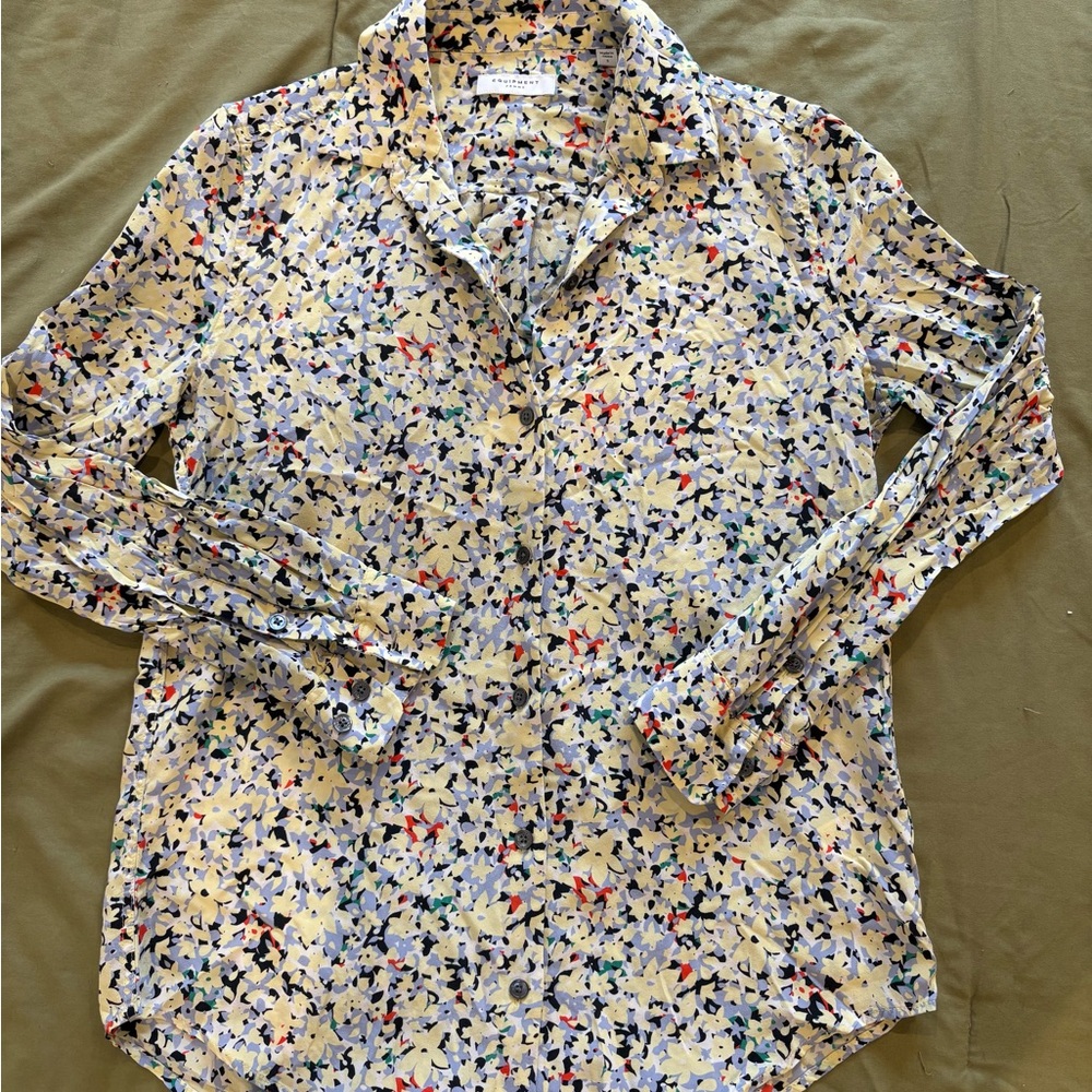 Equipment Femme Silk Floral Button-Down Blouse | Size S